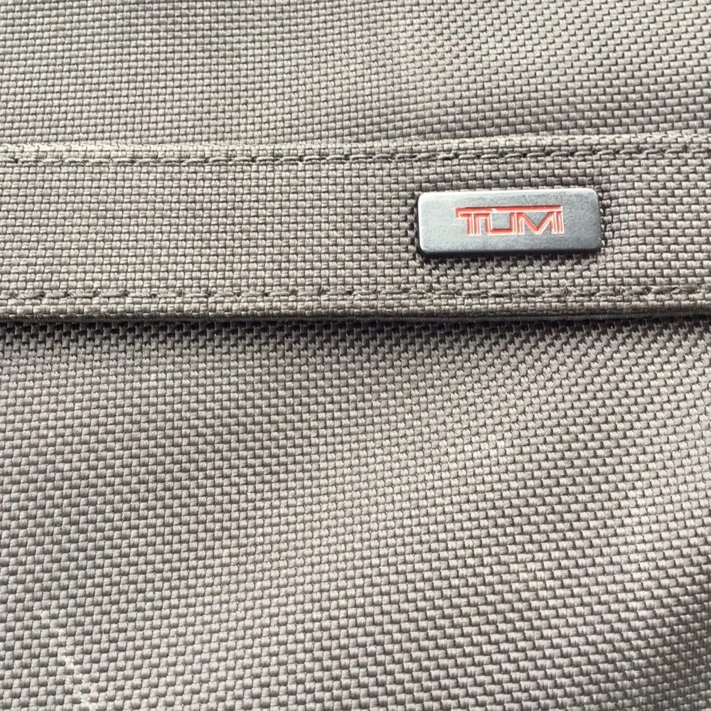 Tumi Lightweight Top Rear Handle Expandable Messenger Travel Case